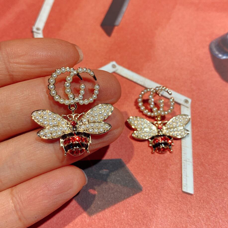 Designer Earrings Stud Designers Brand 18K Gold Plated Butterfly Letters Fashion Women Crystal Rhinestone Pearl Earring Wedding Party Jewerlry ER0440
Designer Earrings Stud Designers Brand 18K Gold Plated Butterfly Letters Fashion Women Crystal Rhinestone Pearl Earring Wedding Party Jewerlry ER0440