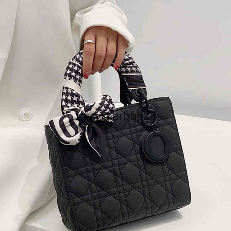Bags Top Quality Luxury D Handbags CD bags Kong Purchasing Hong Bag Female 2022 Leather Matte Buffed Princess Dai Lingge One Shoulder Portab
Bags Top Quality Luxury D Handbags CD bags Kong Purchasing Hong Bag Female 2022 Leather Matte Buffed Princess Dai Lingge One Shoulder Portab