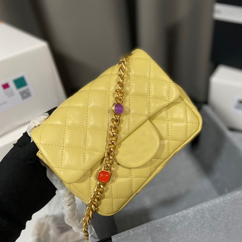 Luxurys Designers Crossbody Bags Lamb Leather Handbag Fashion Women Purse Gold Chain Sheepskin Small Size Shoulder Flap
Luxurys Designers Crossbody Bags Lamb Leather Handbag Fashion Women Purse Gold Chain Sheepskin Small Size Shoulder Flap