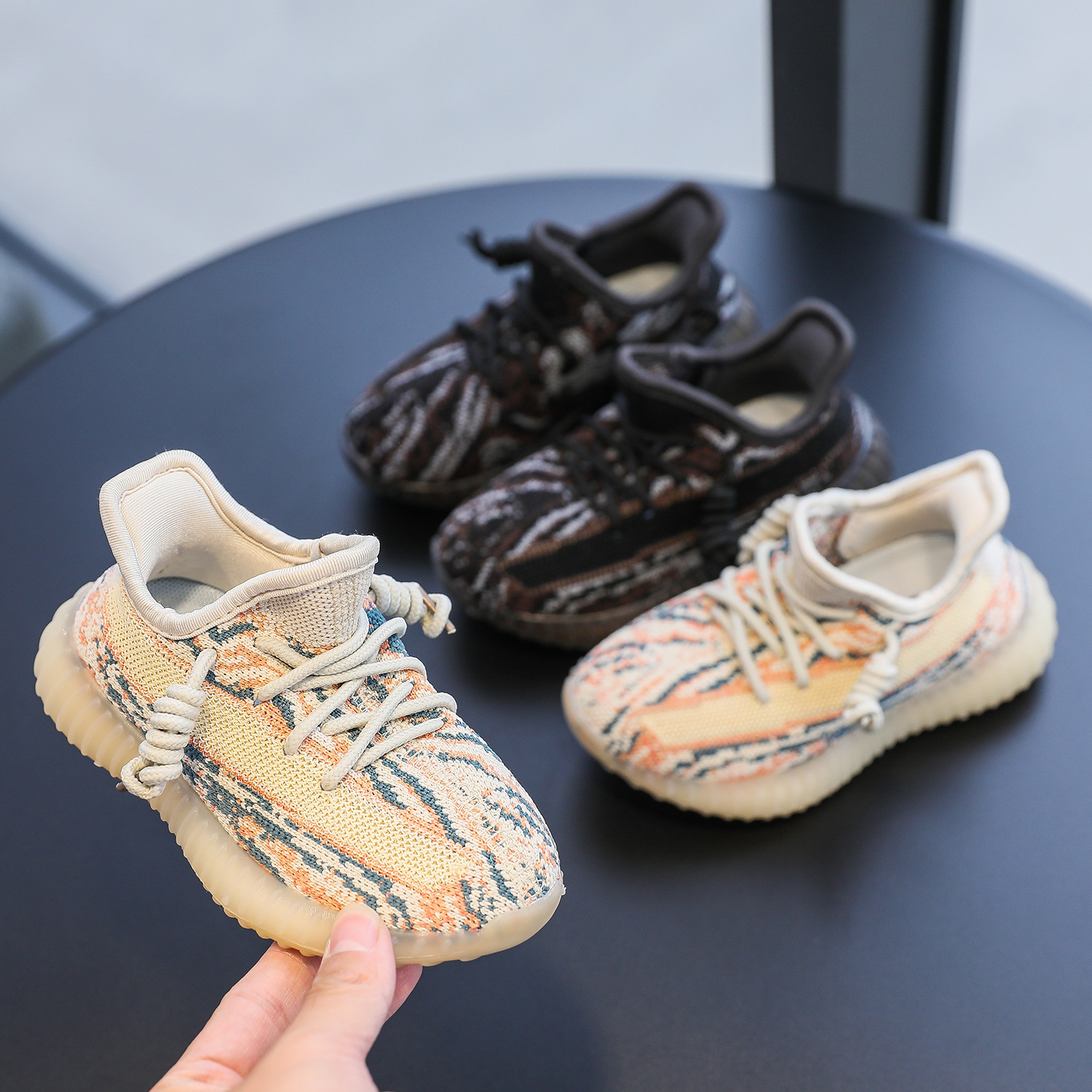Kids Shoes Breathable Sneakers Soft Sole Knaye West Trainers Infant Children Big Boys And Girls Chaussures Pour Enfants, Black;red
Kids Shoes Breathable Sneakers Soft Sole Knaye West Trainers Infant Children Big Boys And Girls Chaussures Pour Enfants, Black;red