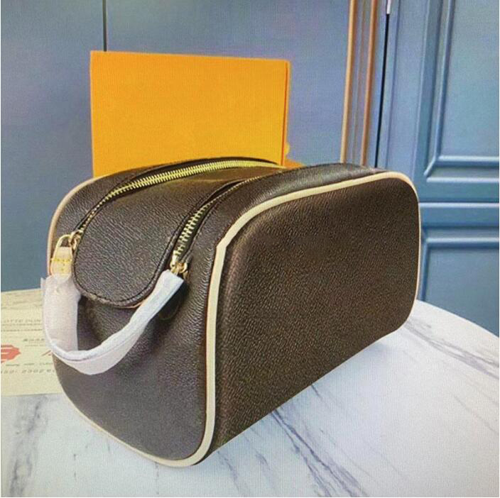 KING SIZE TOILETRY BAG Men Extra Large Wash Bags Luxurys Designers Make Up Cosmetic Toilet Pouch Women Beauty Makeup Case Pochette Accessoires Double Zippy Kits LM61, With dust bag
KING SIZE TOILETRY BAG Men Extra Large Wash Bags Luxurys Designers Make Up Cosmetic Toilet Pouch Women Beauty Makeup Case Pochette Accessoires Double Zippy Kits LM61, With dust bag