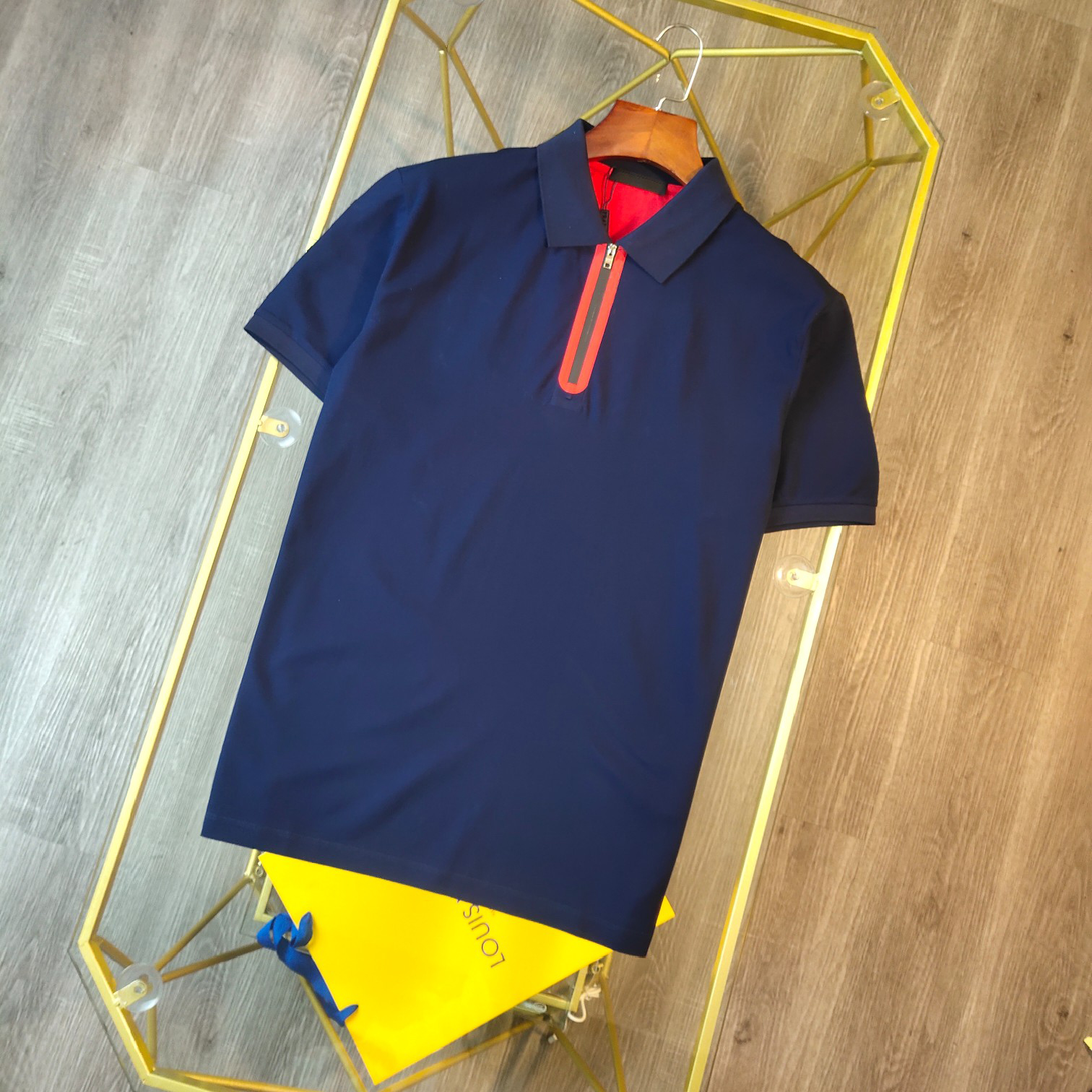 POLOs men designer t shirts classic fashion Lapel waterproof zipper decoration Summer must-have red vertical bar Logo letter pattern Imported cotton summer tops, Blue
POLOs men designer t shirts classic fashion Lapel waterproof zipper decoration Summer must-have red vertical bar Logo letter pattern Imported cotton summer tops, Blue
