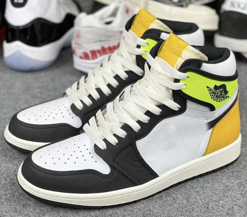 Authentic 1 High Og Volt Gold Leather White University Black Men Women Athletic Shoes Sports Sneakers with Box
Authentic 1 High Og Volt Gold Leather White University Black Men Women Athletic Shoes Sports Sneakers with Box