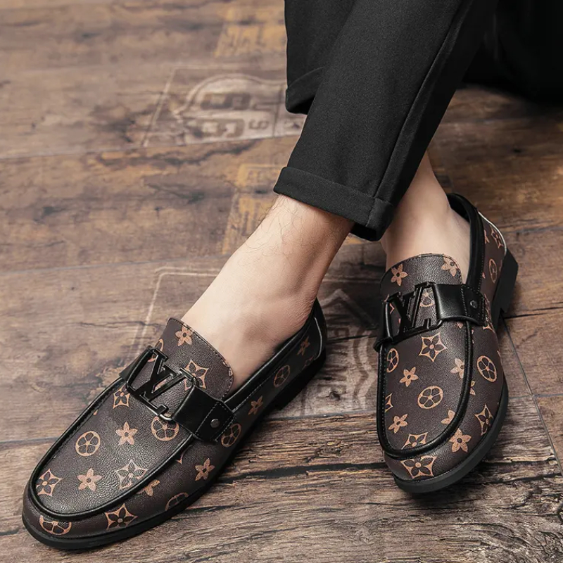 PU Leather Printing Trend Men Leofaux Shoes Comfortable One Foot Low Heel Pointed Metal Buckle Decoration Casual Large Size 38-48 British Style DH022, Black
PU Leather Printing Trend Men Leofaux Shoes Comfortable One Foot Low Heel Pointed Metal Buckle Decoration Casual Large Size 38-48 British Style DH022, Black