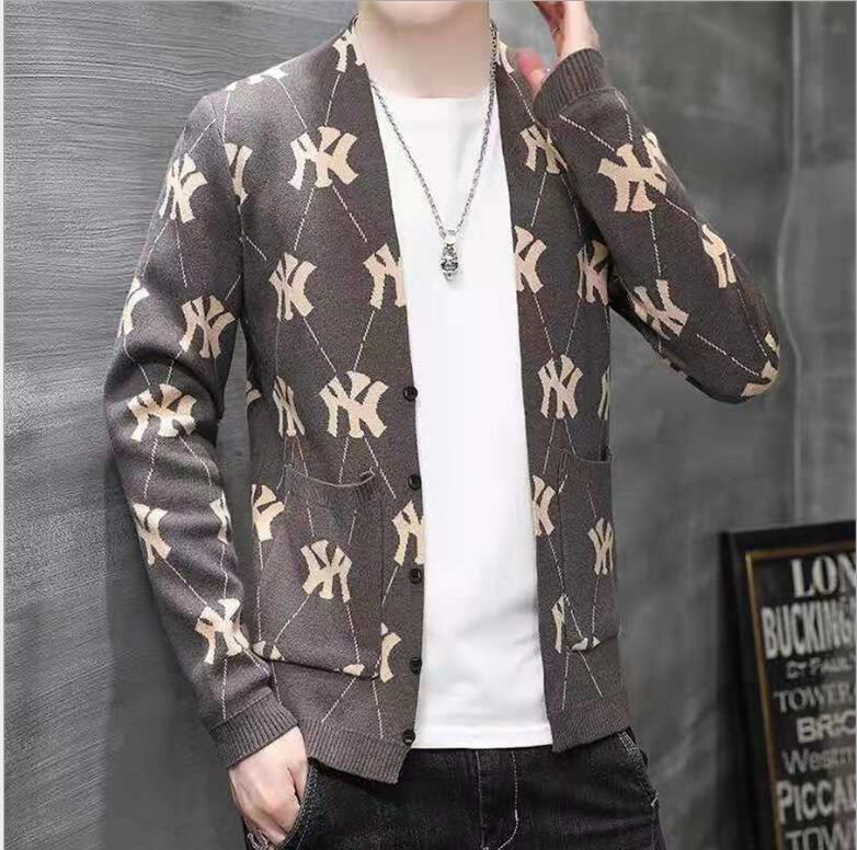 2021 autumn and winter new men's and women's cardigan jacket V-neck full letter knitted sweater couple jacket, W1
2021 autumn and winter new men's and women's cardigan jacket V-neck full letter knitted sweater couple jacket, W1