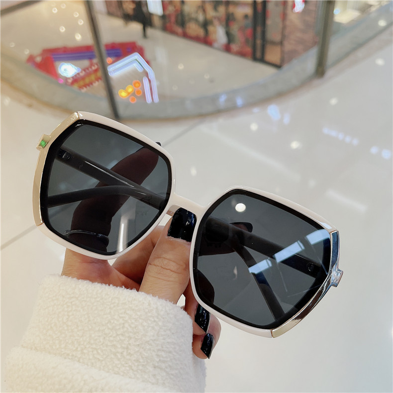 2021 polarized female round big face show small driving sunglasses trendy ins street fashion glasses
2021 polarized female round big face show small driving sunglasses trendy ins street fashion glasses