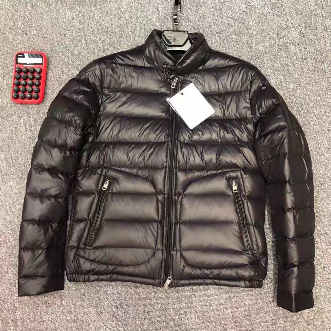Designer france MAYA Mens Down jacket Clothing Bomber Windshield Parkas women jackets Outerwear luxury Fashion hombre Casual Street coats, Supplement (not shipped separately)
Designer france MAYA Mens Down jacket Clothing Bomber Windshield Parkas women jackets Outerwear luxury Fashion hombre Casual Street coats, Supplement (not shipped separately)