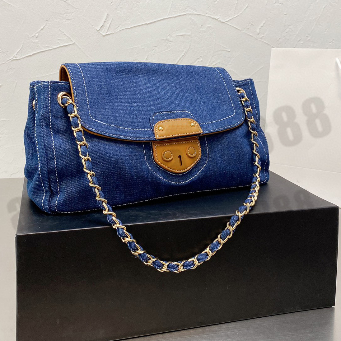 Luxury Designer Brand Fashion Shoulder Axillary Bags Handbags High Quality Women chain letter mobile phone bag wallet purse All match crossbody Metallic totes, No bags
Luxury Designer Brand Fashion Shoulder Axillary Bags Handbags High Quality Women chain letter mobile phone bag wallet purse All match crossbody Metallic totes, No bags