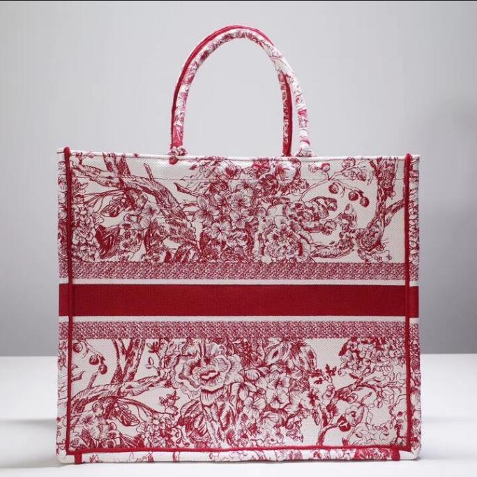 2021 Luxury Designer ladies handbag fashion embroidery shopping bag large capacity wallet casual canvas material handmade double-sided flower
2021 Luxury Designer ladies handbag fashion embroidery shopping bag large capacity wallet casual canvas material handmade double-sided flower