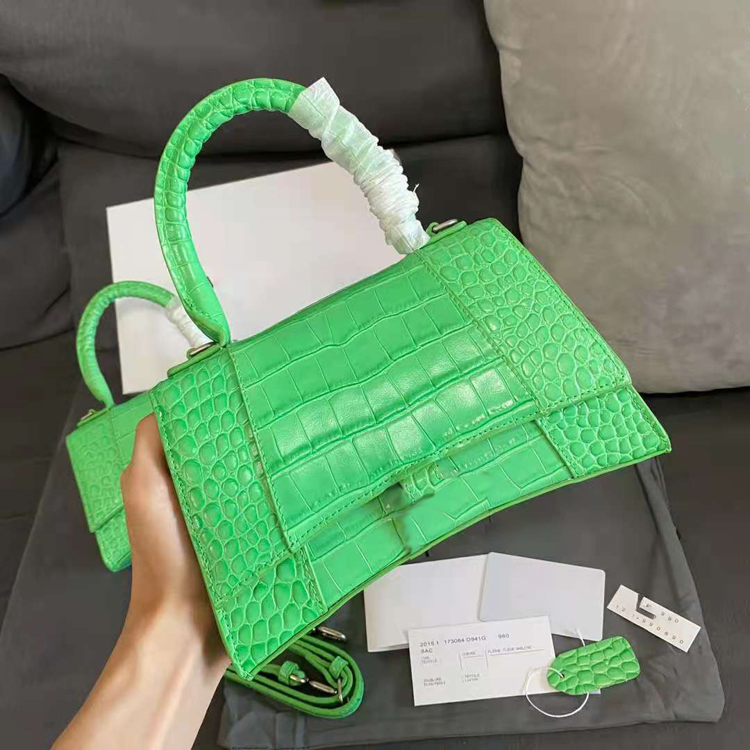 Crossbody Bag sholuder bags designers handbag wallet Bag_wallet_purse high quality genuinel leather Purses luxurys Bumbag Backpack Bolsa de moda Neverfull, 8# lavender.
Crossbody Bag sholuder bags designers handbag wallet Bag_wallet_purse high quality genuinel leather Purses luxurys Bumbag Backpack Bolsa de moda Neverfull, 8# lavender.