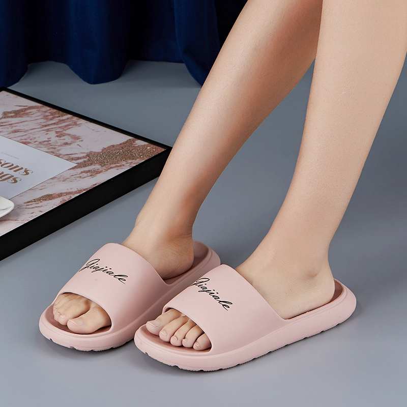 Top quality Summer Slippers Men's Women's Flat Comfortable Scuffs Spring and Fall Shower Room Mens Womens Trainers Beach shoes
Top quality Summer Slippers Men's Women's Flat Comfortable Scuffs Spring and Fall Shower Room Mens Womens Trainers Beach shoes