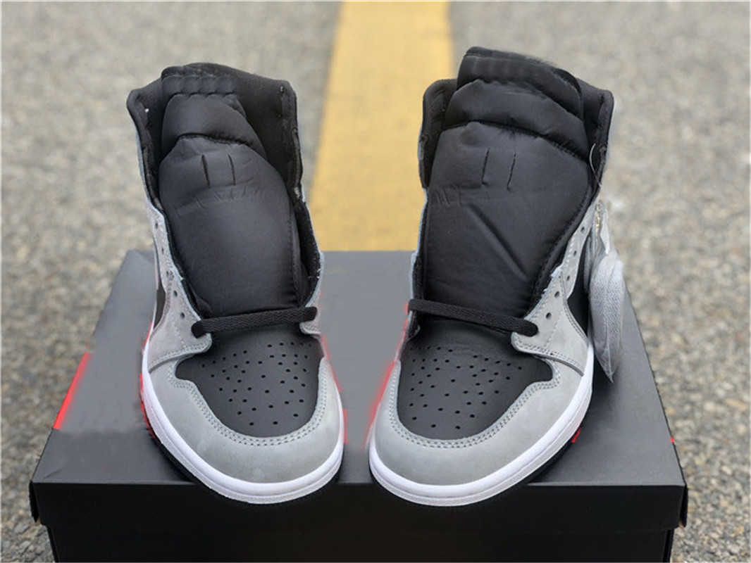 2021 Release Authentic 1 Shadow 2.0 Men Athletic Shoes 555088-035 Black Light Smoke Grey White Sports Sneakers With Original Box
2021 Release Authentic 1 Shadow 2.0 Men Athletic Shoes 555088-035 Black Light Smoke Grey White Sports Sneakers With Original Box