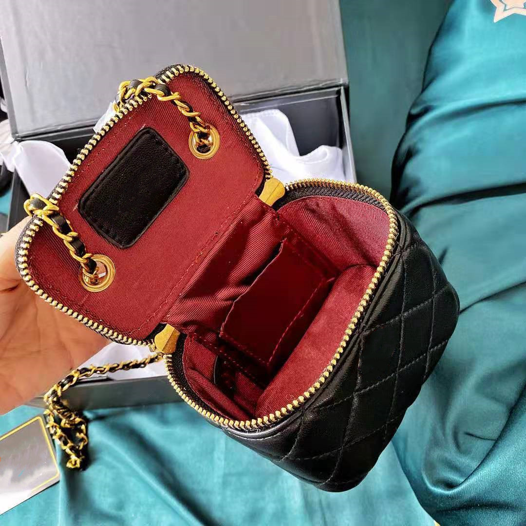 Luxurys Women Cosmetic Bags Travel Pouch Crossbody Chain Handbags Toiletry Makeup Bucket Retro Fashion Shoulder Box Bag, Black;red
Luxurys Women Cosmetic Bags Travel Pouch Crossbody Chain Handbags Toiletry Makeup Bucket Retro Fashion Shoulder Box Bag, Black;red
