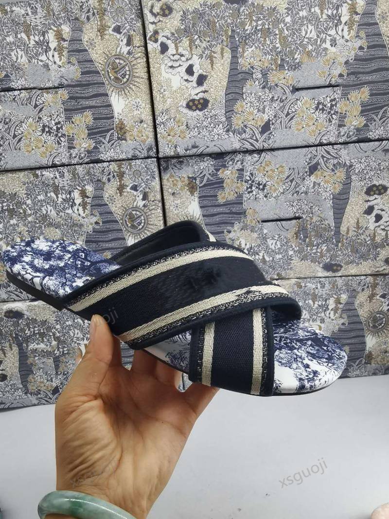 child 2021 fashion new sandals blue and white striped sandals denim flat slippers shoes ladies summer outdoor beach casual slippers, Black;grey
child 2021 fashion new sandals blue and white striped sandals denim flat slippers shoes ladies summer outdoor beach casual slippers, Black;grey