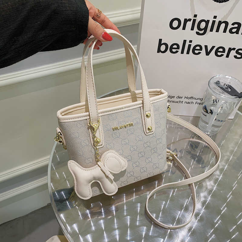 High sense women's 2021 new French minority hand fashion Mori printed texture single shoulder bag, White
High sense women's 2021 new French minority hand fashion Mori printed texture single shoulder bag, White