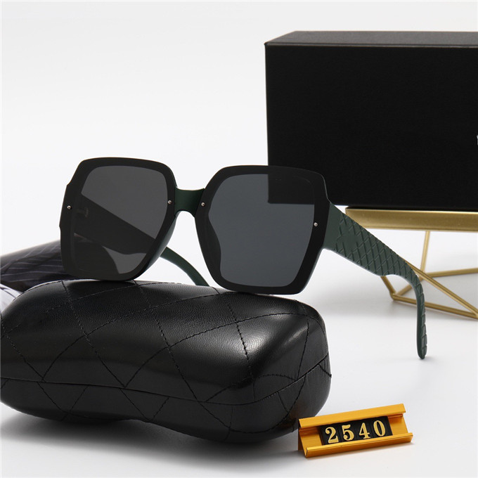 Classic high quality women's men's sunglasses Fashion luxury designer retro sports glasses belt box and cloth bag
Classic high quality women's men's sunglasses Fashion luxury designer retro sports glasses belt box and cloth bag