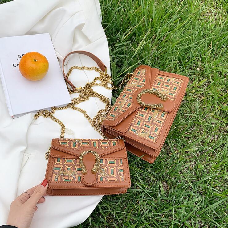 Factory wholesale women shoulder bag classic printed chain bags retro color matching leather handbag street trend gold buckle womens handbags
Factory wholesale women shoulder bag classic printed chain bags retro color matching leather handbag street trend gold buckle womens handbags