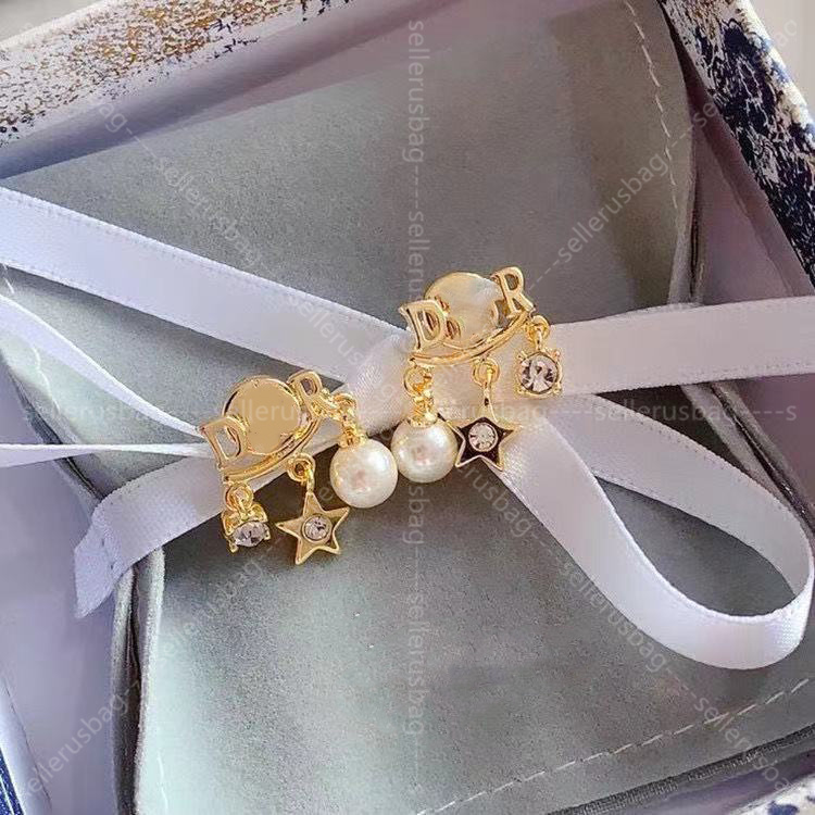 2021 Fashion design D letter tassel earrings suitable for women's long and short crystal earrings jewelry Charm
2021 Fashion design D letter tassel earrings suitable for women's long and short crystal earrings jewelry Charm