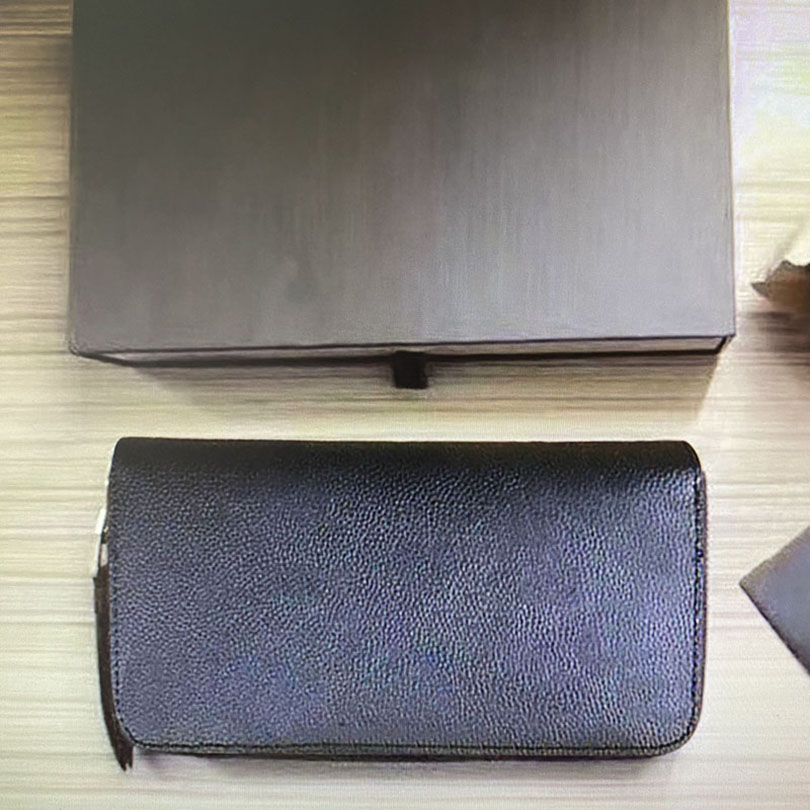 M61864 top quality embossed Empreint leather ZIPPY wallet for women long zipper cowhide card holders purses woman wallets with box 61864, Blue flower
M61864 top quality embossed Empreint leather ZIPPY wallet for women long zipper cowhide card holders purses woman wallets with box 61864, Blue flower