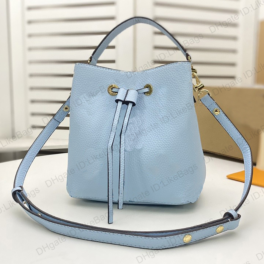 Women NeoNoe BB Bucket bags Handbags Purses Monograms Empreinte Giant Printing Fashion Totes handbag Luxurys Designers Shoulder Crossbody bag M45709 M45716, Blue
Women NeoNoe BB Bucket bags Handbags Purses Monograms Empreinte Giant Printing Fashion Totes handbag Luxurys Designers Shoulder Crossbody bag M45709 M45716, Blue