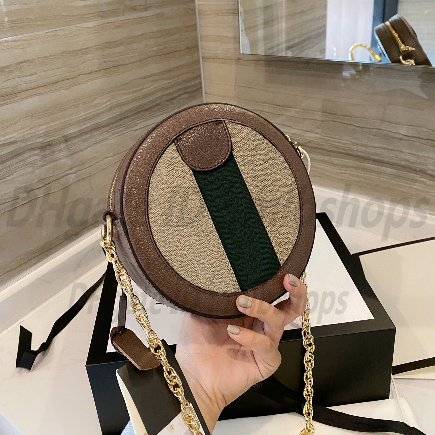 Fashion womens High Quality luxurys designers bags CrossBody Clutch Shoulder Bags Letter Handbag ladies purse 2021 pocket Messenger Totes Round shape wallet, No bags
Fashion womens High Quality luxurys designers bags CrossBody Clutch Shoulder Bags Letter Handbag ladies purse 2021 pocket Messenger Totes Round shape wallet, No bags