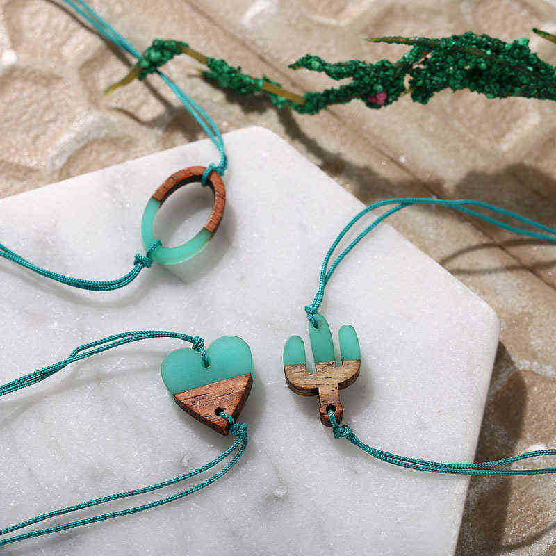 Creative Retro Simple Peacock Adjustable Green Braided Rope Wood Push-pull Bracelet with Heart/oval/cactus Connector 33.6cm Long
Creative Retro Simple Peacock Adjustable Green Braided Rope Wood Push-pull Bracelet with Heart/oval/cactus Connector 33.6cm Long