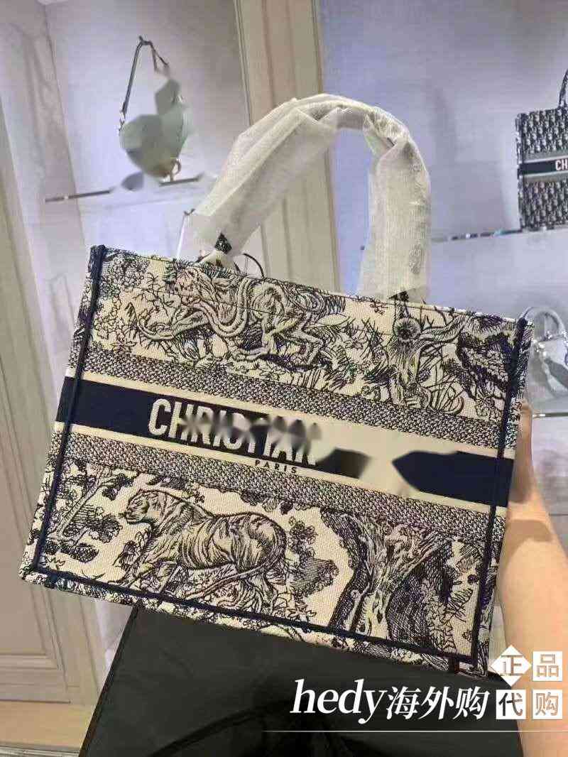 Christian Women Luxurys Designer Dio Tote Bags Canvas Large capacity handbag wild commuter presbyopia big shopp
Christian Women Luxurys Designer Dio Tote Bags Canvas Large capacity handbag wild commuter presbyopia big shopp