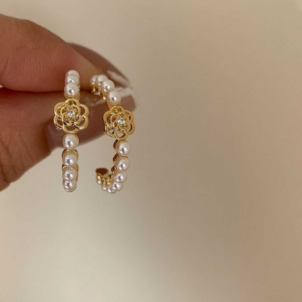 Temperament camellia earrings French retro pearl flower earrings female S925 silver earrings female Luxurys Designers jewelry, Golden;silver
Temperament camellia earrings French retro pearl flower earrings female S925 silver earrings female Luxurys Designers jewelry, Golden;silver