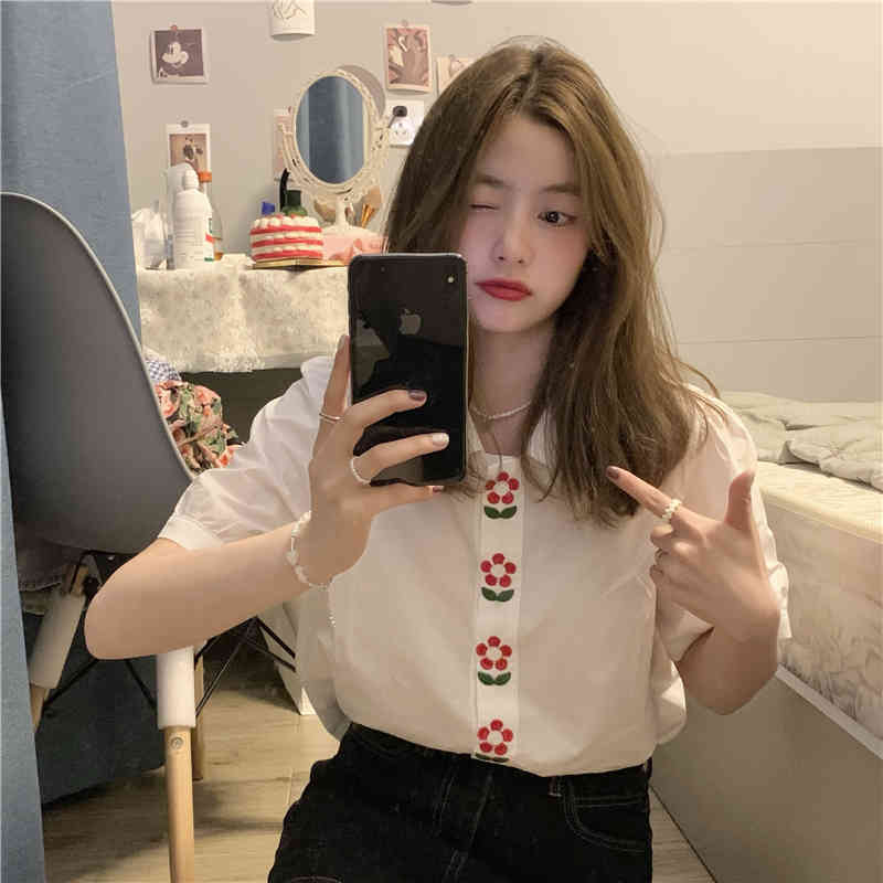 Korea Summer Women's lapel Blouse Sweet Embroidery Puff Short Sleeve Casual Shirt Female Fashion Clothes 210519