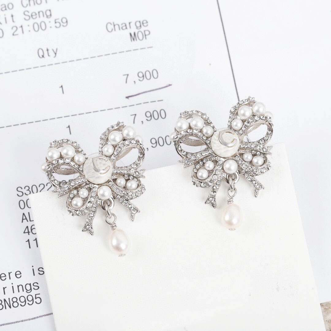 2021 Luxury quality butterfly shape stud earring with diamond and pearl for women wedding jewelry gift have box stamp PS3096
2021 Luxury quality butterfly shape stud earring with diamond and pearl for women wedding jewelry gift have box stamp PS3096