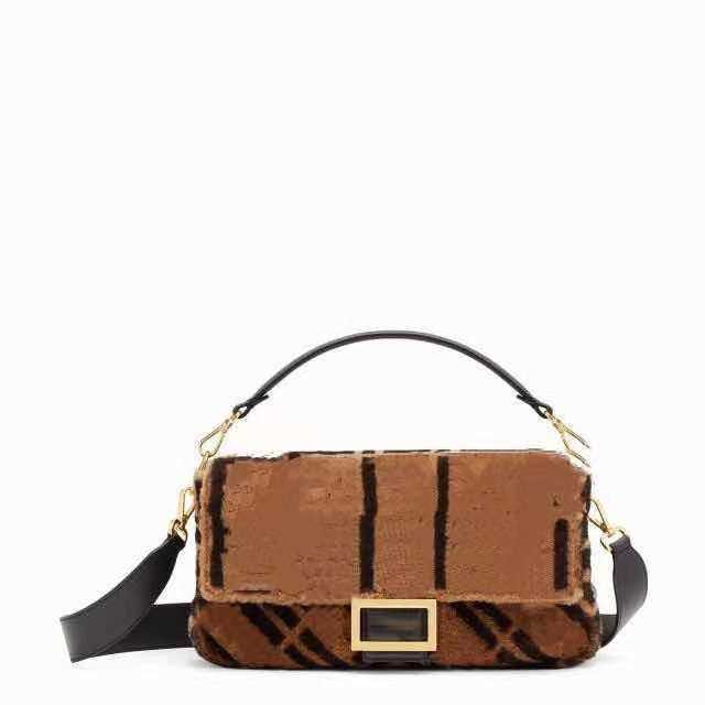 Classic Flower women Luxury F Bag Shoulder Fashion Crossbody High Quality Genuine Leather Handbags Chains Lattice Design Purse Letter
Classic Flower women Luxury F Bag Shoulder Fashion Crossbody High Quality Genuine Leather Handbags Chains Lattice Design Purse Letter