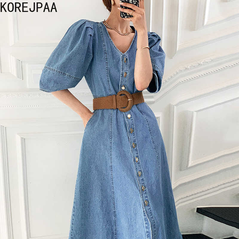 Korejpaa Women Dress Summer Korean Chic French Retro V-Neck Loose Single-Breasted Puff Sleeve Washed Blue Denim Vestidos 210526
Korejpaa Women Dress Summer Korean Chic French Retro V-Neck Loose Single-Breasted Puff Sleeve Washed Blue Denim Vestidos 210526