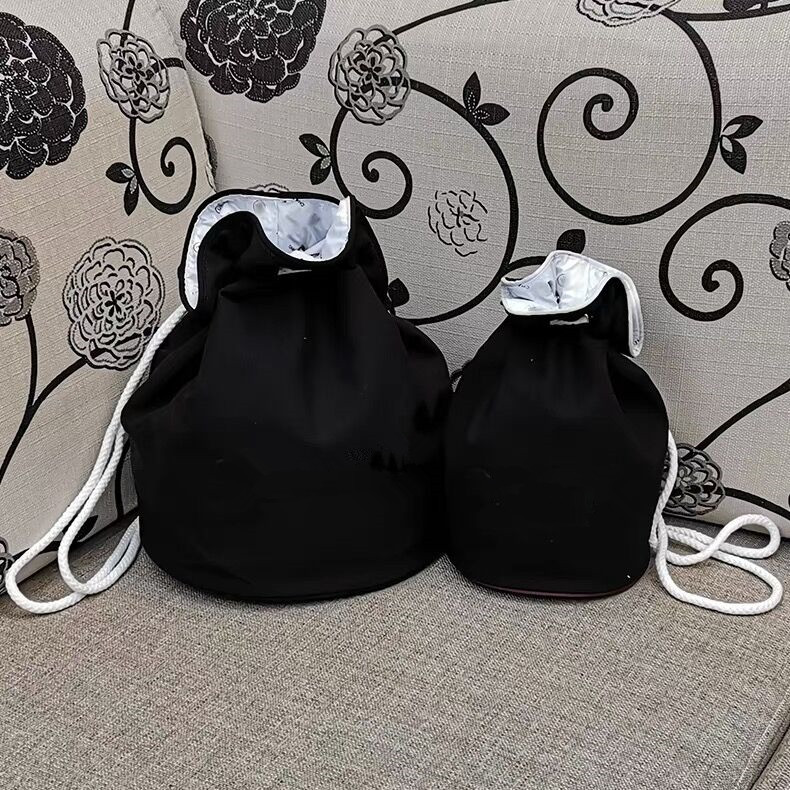 Classic style Drawstring Gym Bucket Bag Thick Travel Draw String Bag Women Waterproof Wash Bag Cosmetic Makeup Storage Case
Classic style Drawstring Gym Bucket Bag Thick Travel Draw String Bag Women Waterproof Wash Bag Cosmetic Makeup Storage Case