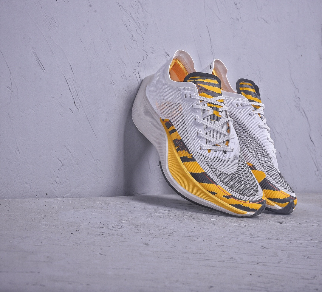 A new generation of most running shoes light continuation whole palm shovel type carbon plate foam capacity vamp absorb sweat and the rain, Customize
A new generation of most running shoes light continuation whole palm shovel type carbon plate foam capacity vamp absorb sweat and the rain, Customize