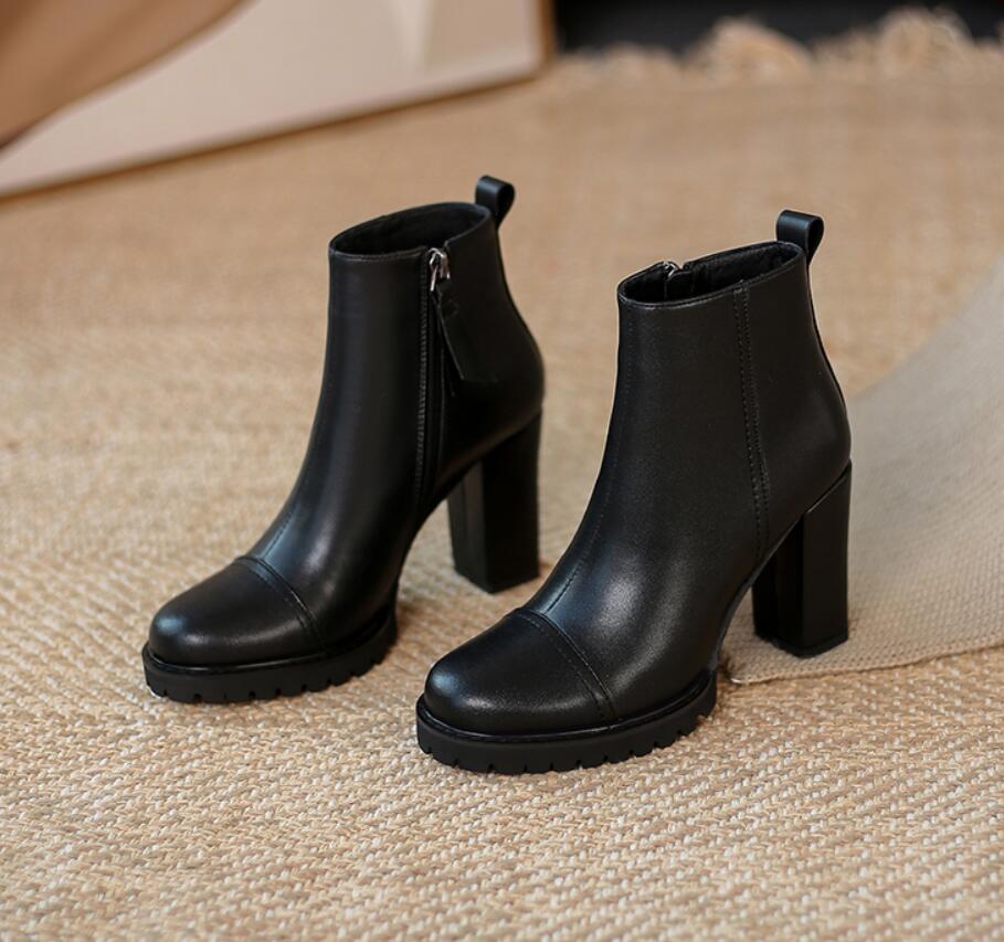 2021 ankle boots luxury women's designer thick high heels luxur y design r lace-up Martin b oots ladies fashion winter short boots, Black
2021 ankle boots luxury women's designer thick high heels luxur y design r lace-up Martin b oots ladies fashion winter short boots, Black