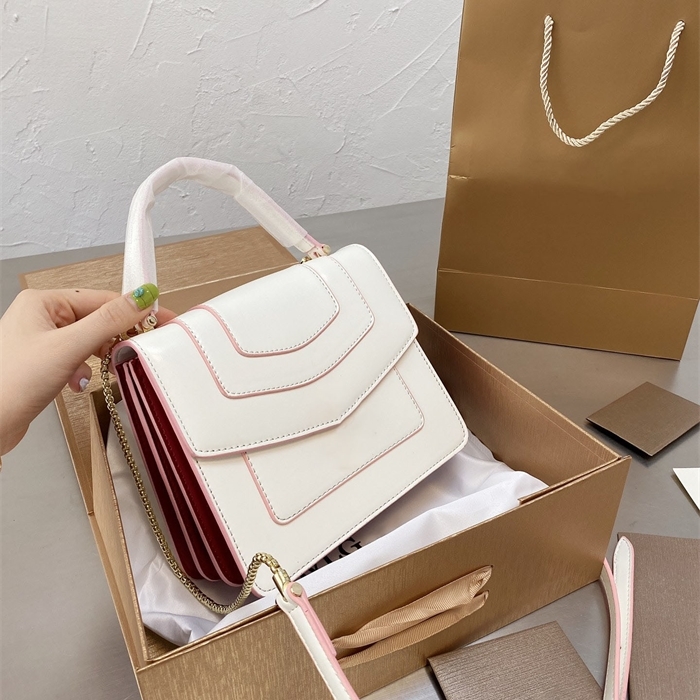 2021 New Top Sheepskin Crossbody Bag Women Luxurys Designers Bags Shoulder Bag Luxurys Designers Crossbody Bags 20cm 1681k, Black
2021 New Top Sheepskin Crossbody Bag Women Luxurys Designers Bags Shoulder Bag Luxurys Designers Crossbody Bags 20cm 1681k, Black