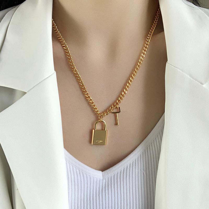 Chains French Style INS18K Gold Lock Pendant Necklace Female European And American Compact Simple Gold-plated 2021
Chains French Style INS18K Gold Lock Pendant Necklace Female European And American Compact Simple Gold-plated 2021
