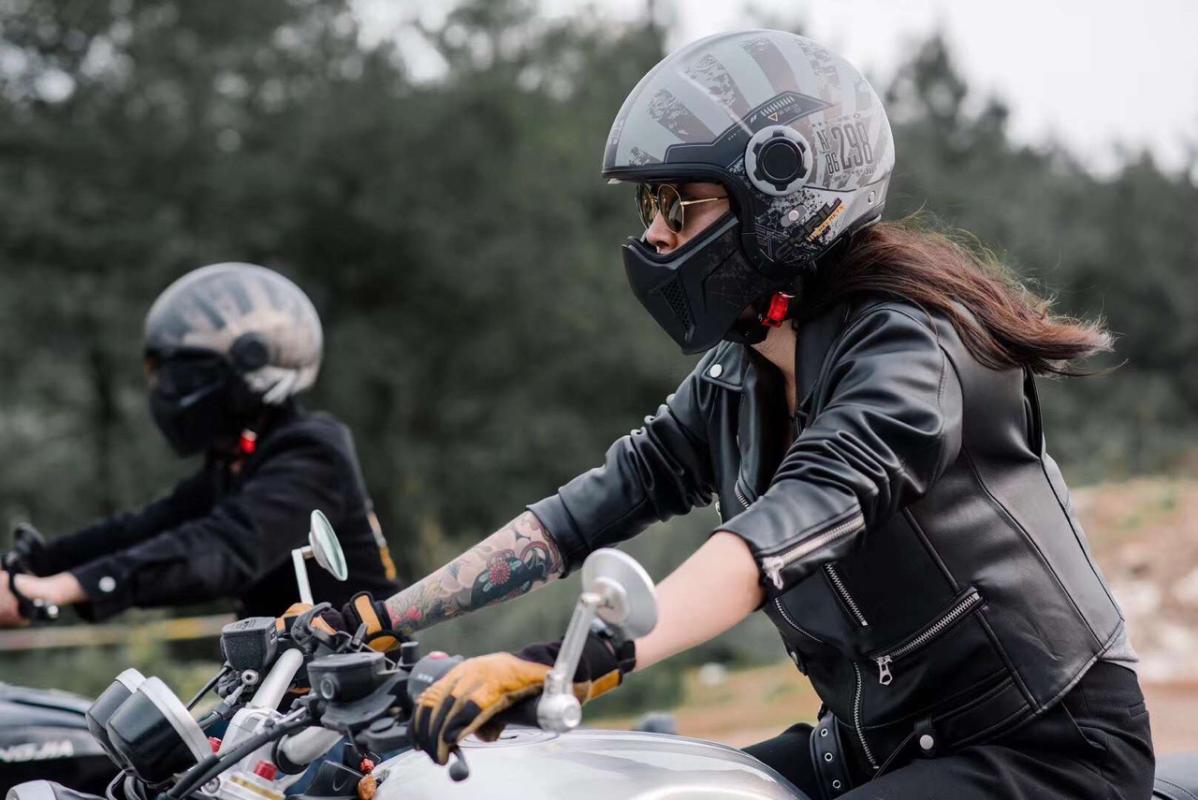 Motorcycle Helmets CYRIL Combined Helmet Four Seasons Retro Men's And Women's Summer Double Lens, Detachable ECE-DOT Authentication
Motorcycle Helmets CYRIL Combined Helmet Four Seasons Retro Men's And Women's Summer Double Lens, Detachable ECE-DOT Authentication