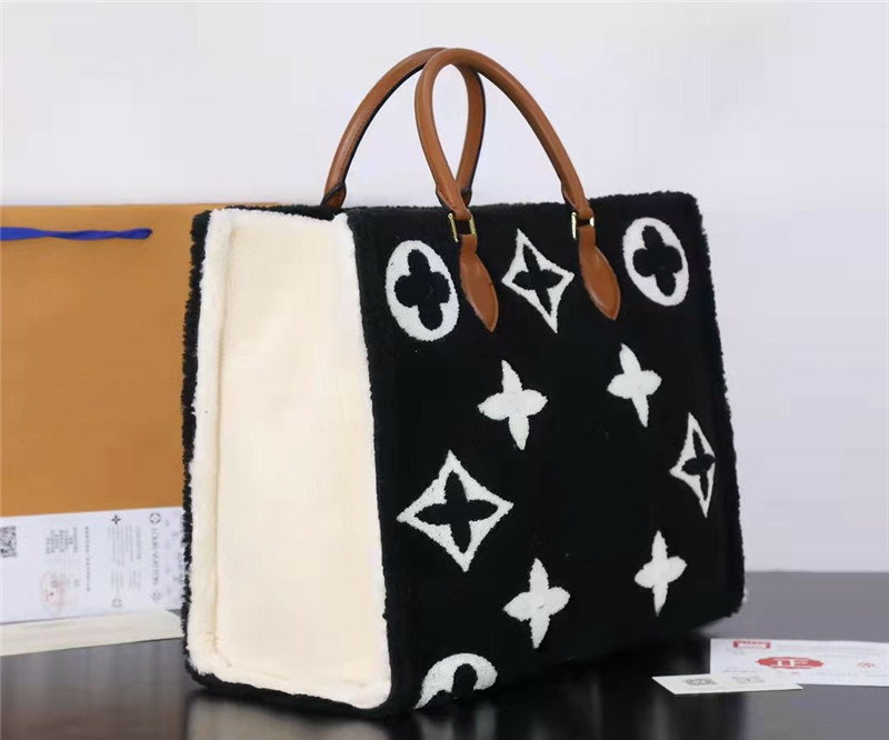 Newest Teddy Series On The Go Fur Women Totes Letter And Pettern Printing Fluffy Large Size Tote Winter Designer Lamp Wool Handbags Leather Handle Fashion Purse 41cm, White
Newest Teddy Series On The Go Fur Women Totes Letter And Pettern Printing Fluffy Large Size Tote Winter Designer Lamp Wool Handbags Leather Handle Fashion Purse 41cm, White