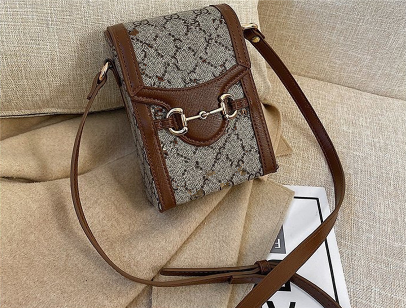 Web celebrity one-shoulder cross-body bag with printed horseshoe button for mobile phone bag, C1
Web celebrity one-shoulder cross-body bag with printed horseshoe button for mobile phone bag, C1