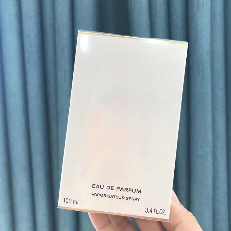 Woman Deodorant Perfume Classic Lady Spray 100ml Eau De Parfum Floral Notes Good Smell and Fast Delivery livery
Woman Deodorant Perfume Classic Lady Spray 100ml Eau De Parfum Floral Notes Good Smell and Fast Delivery livery