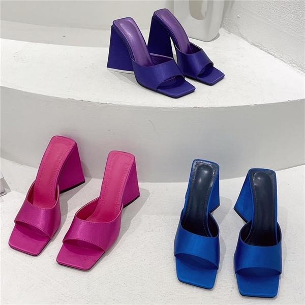 2022 Summer Silk Satin Slides Women 12cm High Heels Purple Mules Block Square Triangle Heels Casual Slippers Chunky Sexy Shoes Y1120, Orange silk
2022 Summer Silk Satin Slides Women 12cm High Heels Purple Mules Block Square Triangle Heels Casual Slippers Chunky Sexy Shoes Y1120, Orange silk