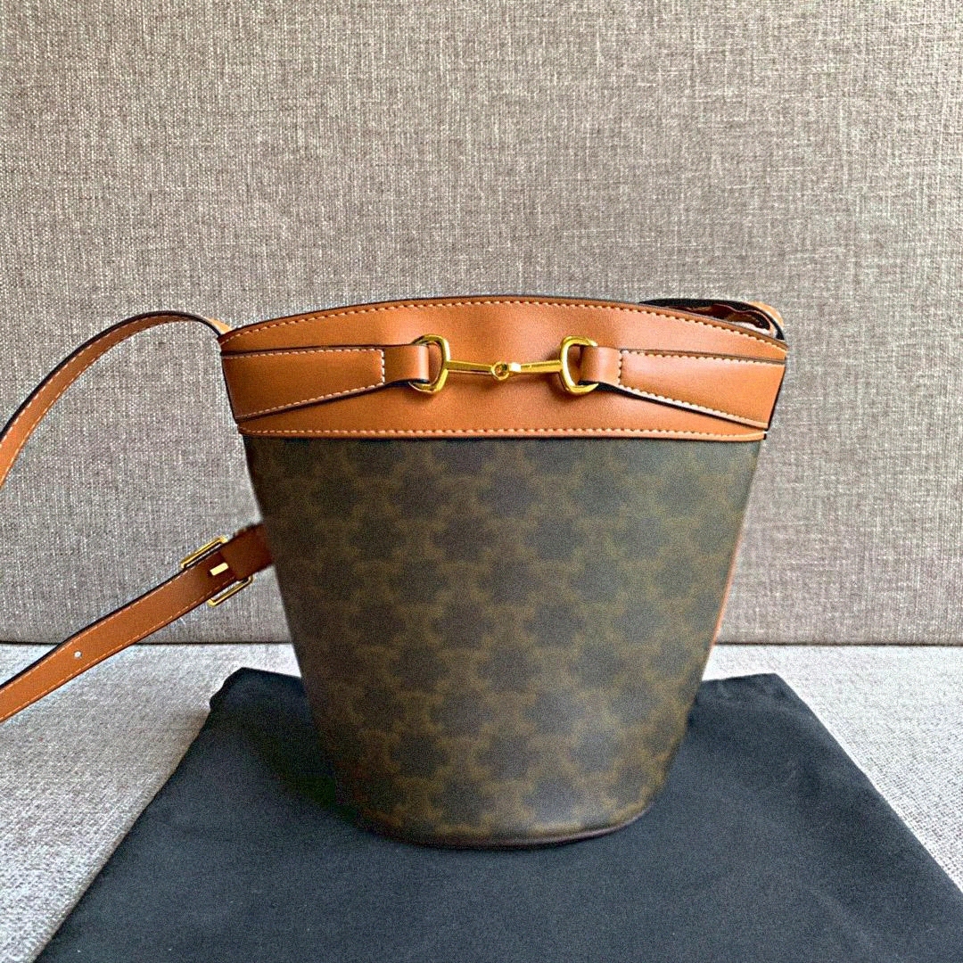 Luxury Designer Handbag Shoulder Bag Cowhide Hardware Bucket Bags Interior Zipper Pocket Women Fashion Crossbody Handbags Horsebit Messenger tote bag B13T#
Luxury Designer Handbag Shoulder Bag Cowhide Hardware Bucket Bags Interior Zipper Pocket Women Fashion Crossbody Handbags Horsebit Messenger tote bag B13T#