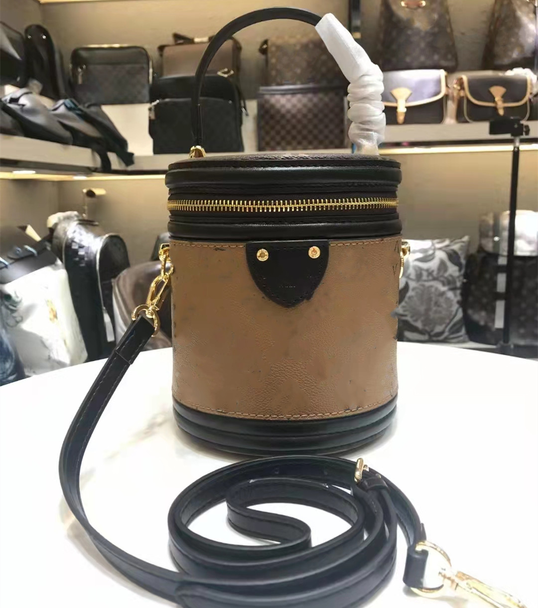 TOP quality luxury brand Designer Bags Cannes 43986 Handbag Drum Case Mini Crossbody Removable Strap Shoulder Bag
TOP quality luxury brand Designer Bags Cannes 43986 Handbag Drum Case Mini Crossbody Removable Strap Shoulder Bag