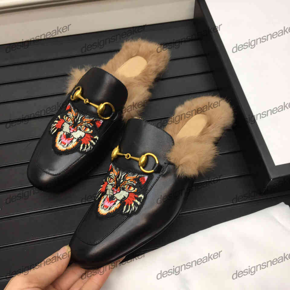 Women Mens Fur Slippers Sliders Mules Scuffs Mens Leather Loafers Platform Casual Shoes Sneaker Bee Snake Printed with Metal Chain, Black
Women Mens Fur Slippers Sliders Mules Scuffs Mens Leather Loafers Platform Casual Shoes Sneaker Bee Snake Printed with Metal Chain, Black