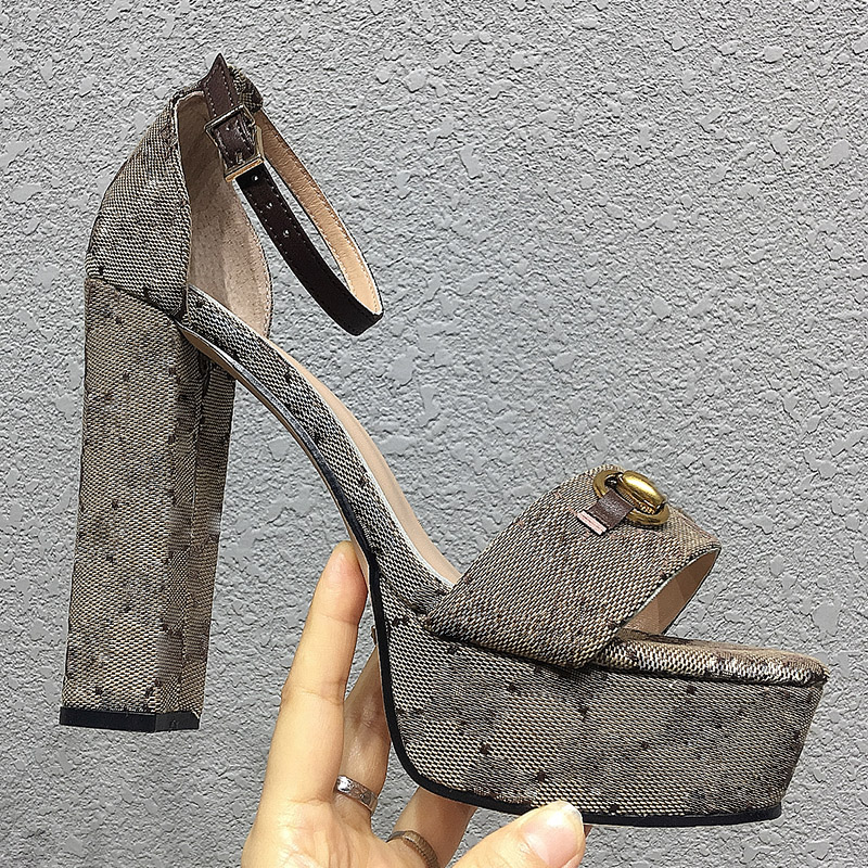 High quality Designers women sandals summer heeled Platform Shoe Slides Cover Heel womens Shoes Print Denim Rubber sole sandal Free postage with box, Blue
High quality Designers women sandals summer heeled Platform Shoe Slides Cover Heel womens Shoes Print Denim Rubber sole sandal Free postage with box, Blue