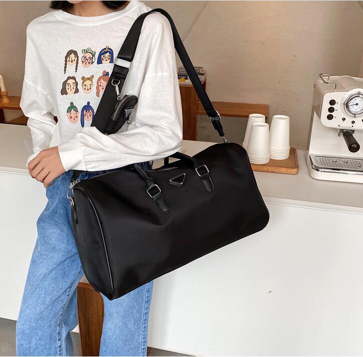 Wholesale Luxury Designer Brand Duffel Bag 2021 Latest Fashion Classic Men Women High Capacity Outdoor Sports Nylon Travel Boarding Package Shopping Gym Bags, Black + letter label
Wholesale Luxury Designer Brand Duffel Bag 2021 Latest Fashion Classic Men Women High Capacity Outdoor Sports Nylon Travel Boarding Package Shopping Gym Bags, Black + letter label