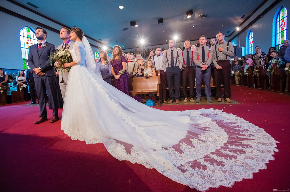 Vintage A Line Wedding Dresses Long Train Bride Dress With Lace Half Sleeves Appliqued Scoop Neck Autumn Spring Formal Bridal Gowns Plus Size robe de 