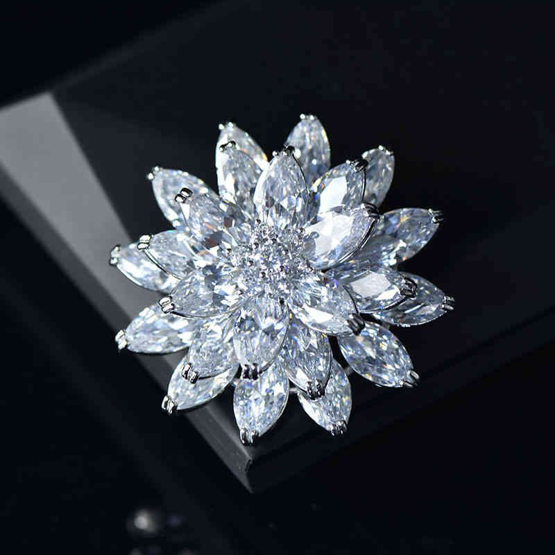 Korean Super Flash Multilayer Three-dimensional Zircon Snowflake Brooch Feminine Elegant Coat Suit Accessories Pin Buckle