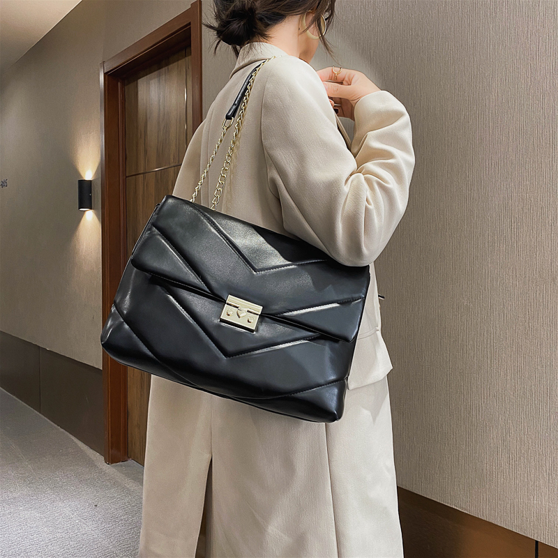 Famous Designer Large Capacity Chain Bag for Women 2021 New Fashion Shoulder Crossbody Bags Lady Fashionable Purses and Handbags, Black
Famous Designer Large Capacity Chain Bag for Women 2021 New Fashion Shoulder Crossbody Bags Lady Fashionable Purses and Handbags, Black